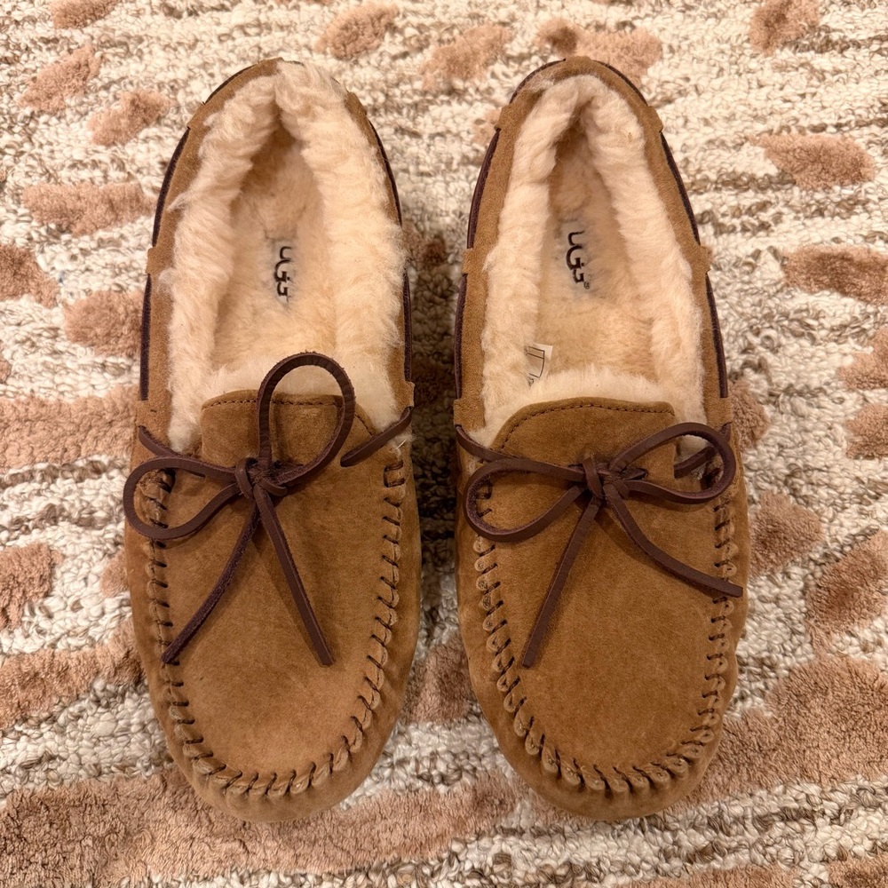 UGG Dakota Women’s Slippers – Tan – Size 8